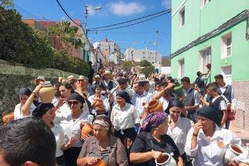 Unas 1.200 personas dan vida a una nueva edición de la Traída del Agua (Foto Francisco Javier Santana y TA)